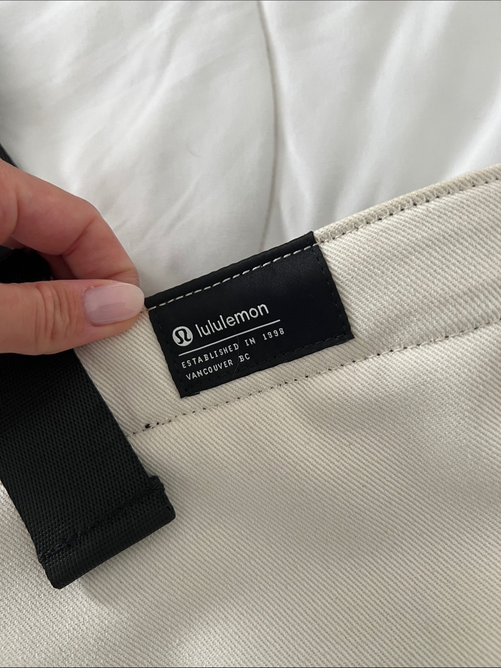 Lululemon clean lines tote bag - Picture 2 of 6